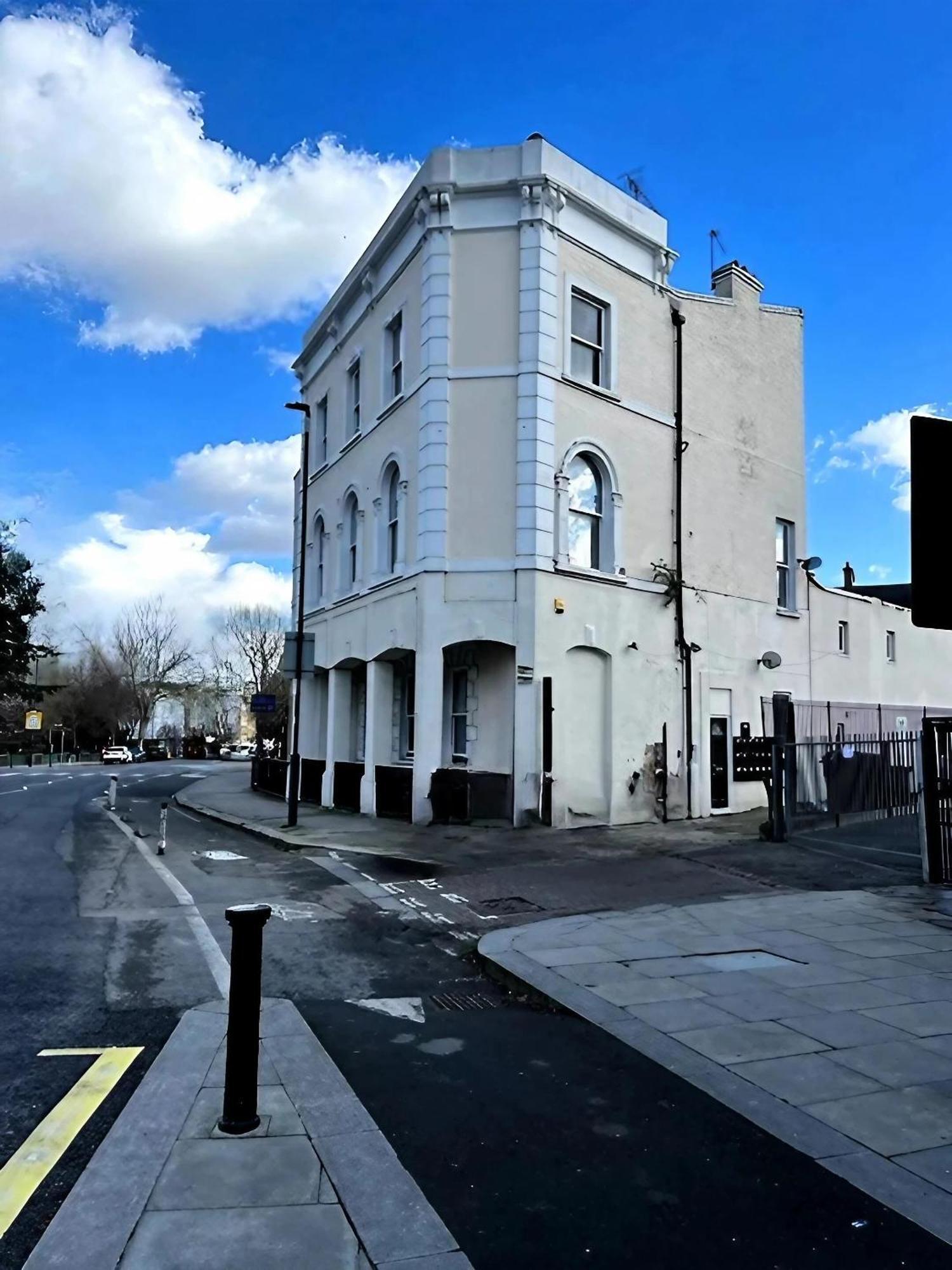 Modern Studios Queenspark 伦敦 外观 照片