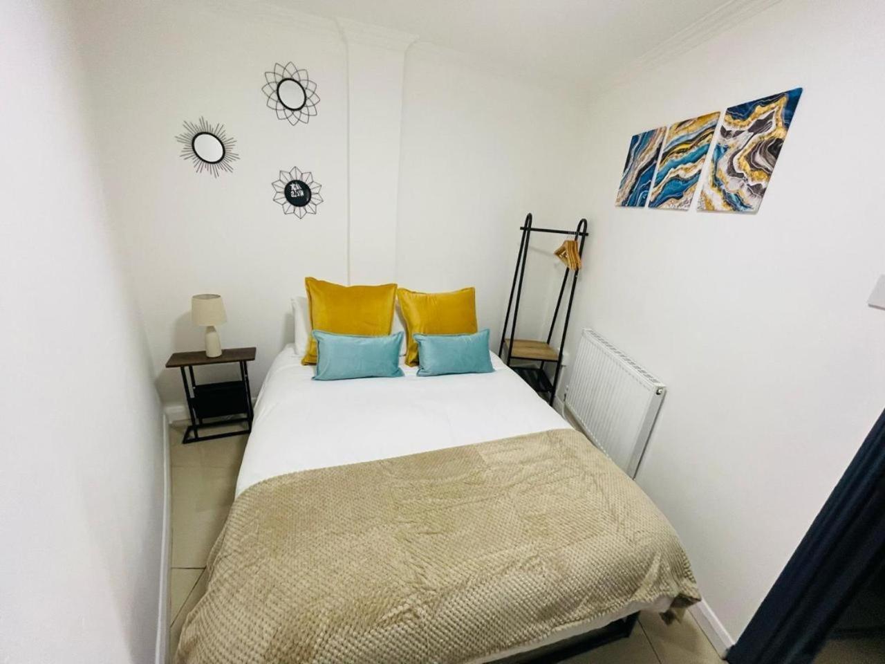 Modern Studios Queenspark 伦敦 客房 照片