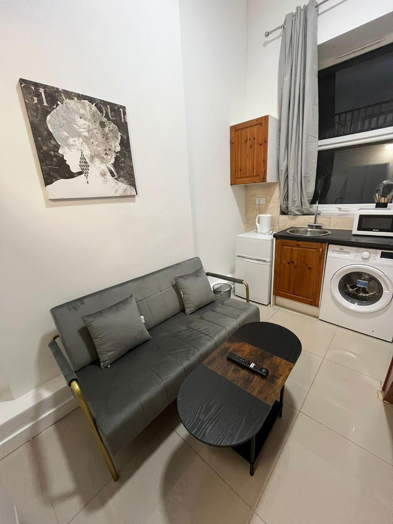 Modern Studios Queenspark 伦敦 客房 照片
