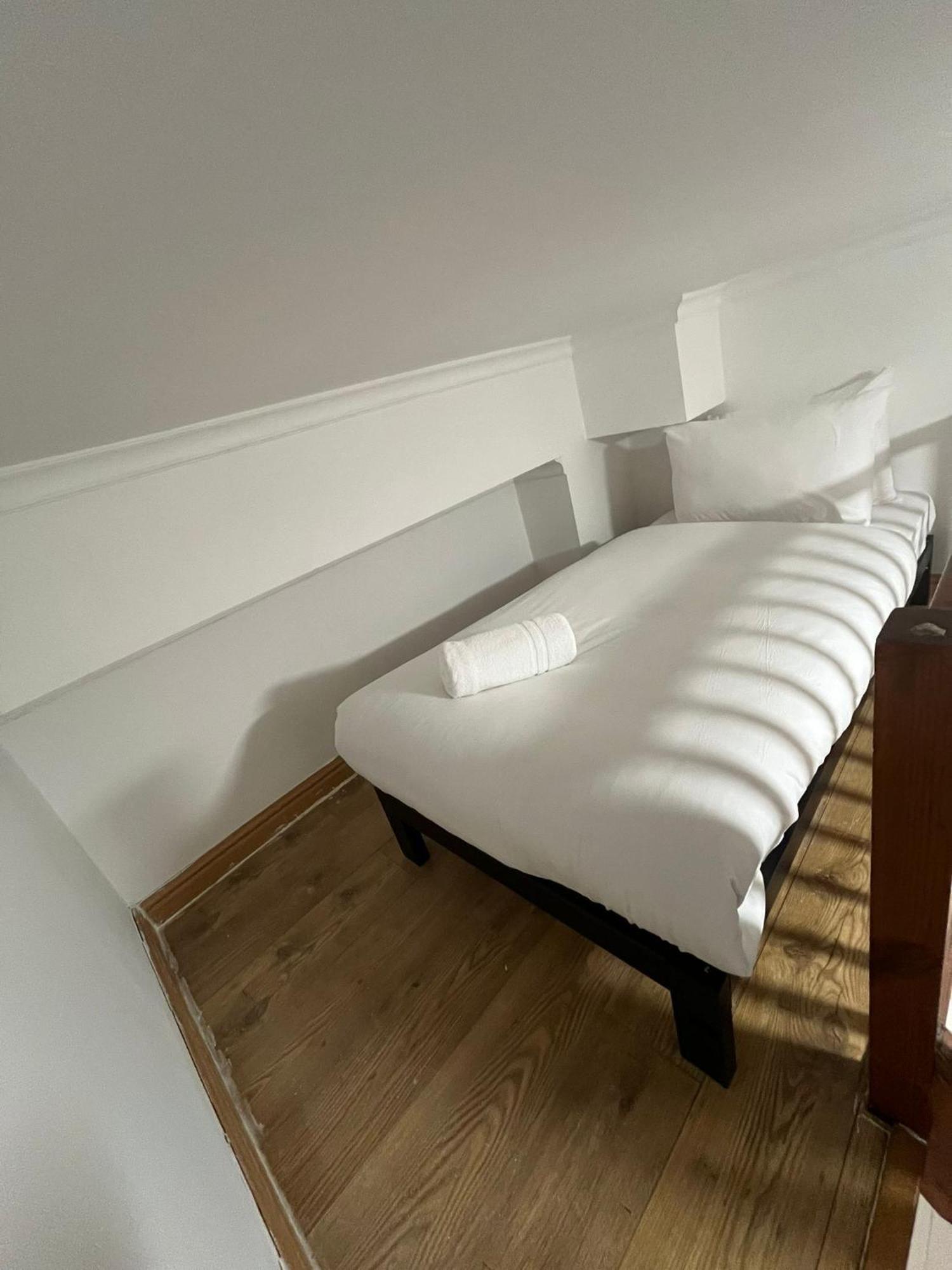 Modern Studios Queenspark 伦敦 客房 照片