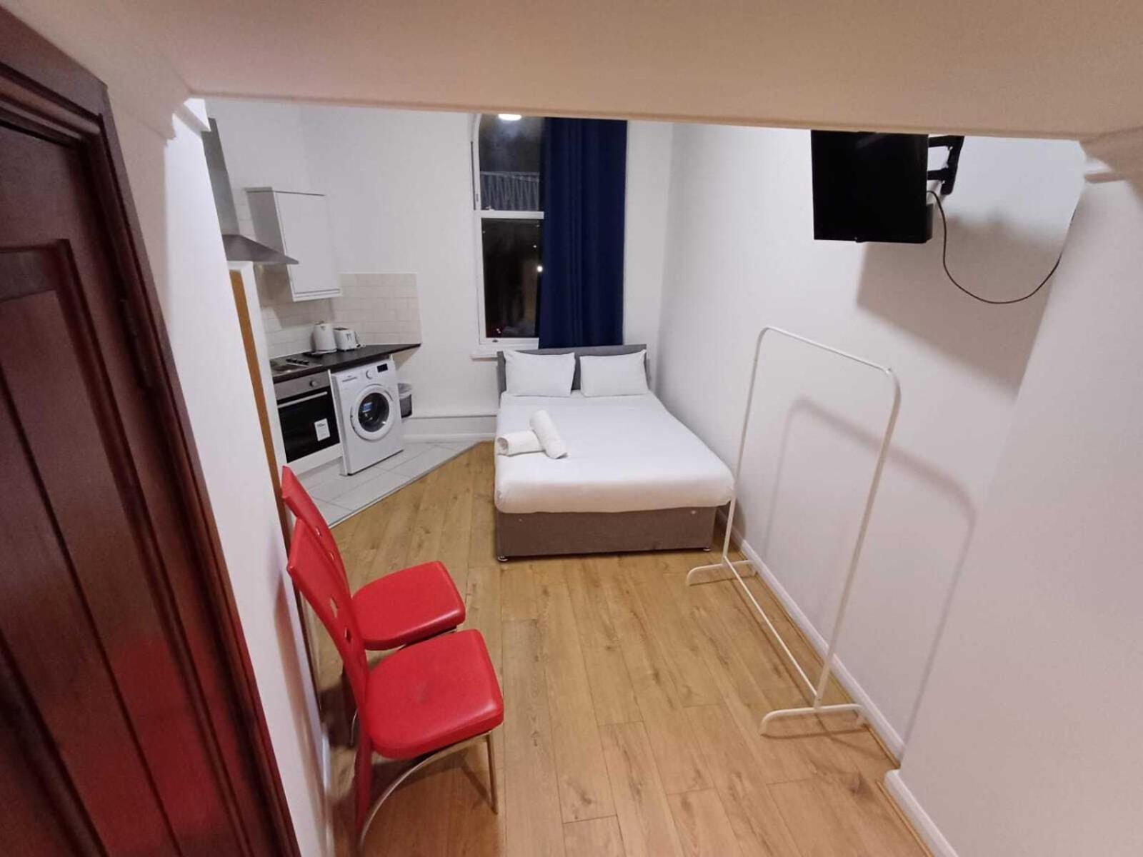 Modern Studios Queenspark 伦敦 客房 照片