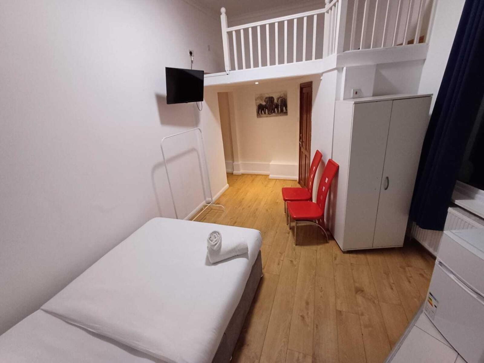 Modern Studios Queenspark 伦敦 客房 照片