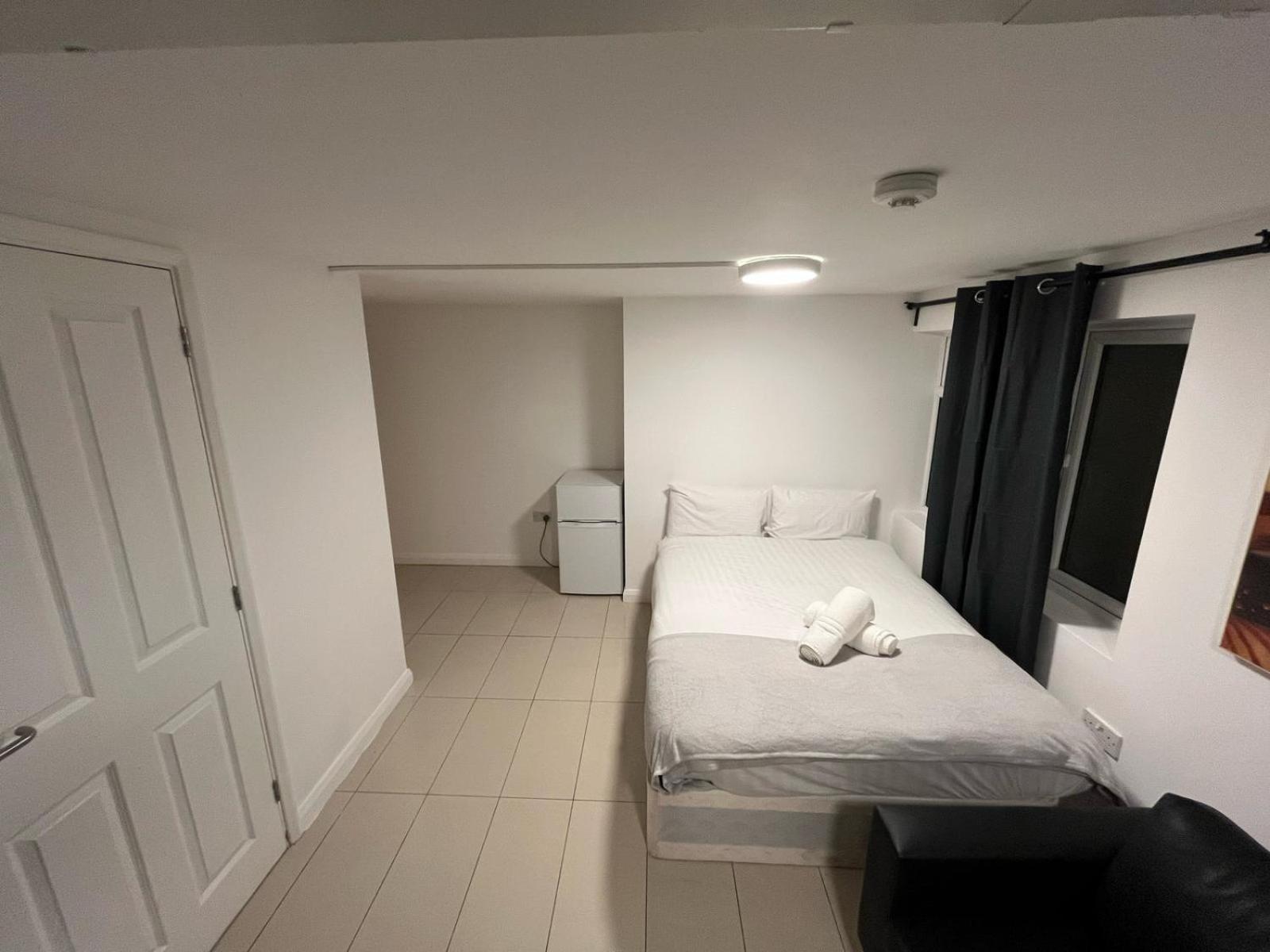 Modern Studios Queenspark 伦敦 客房 照片